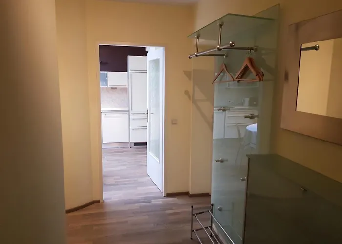 Sleeps 6 With Garden & Balcony