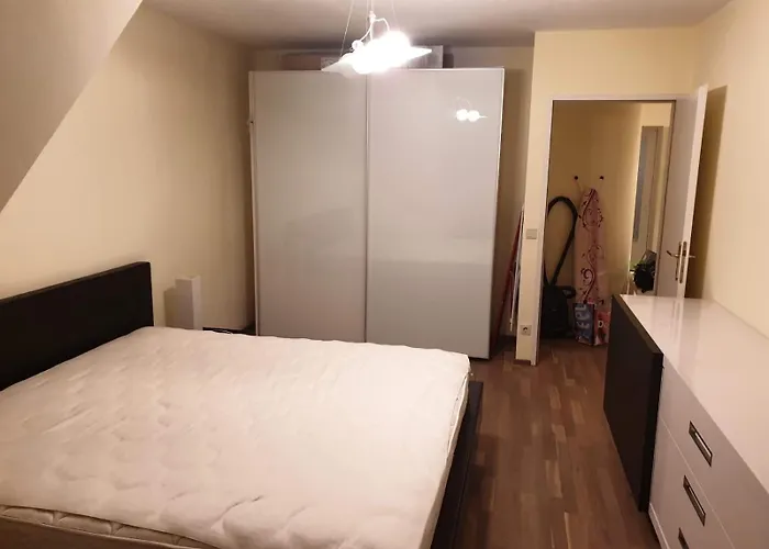Appartamento Sleeps 6 With Garden & Balcony *