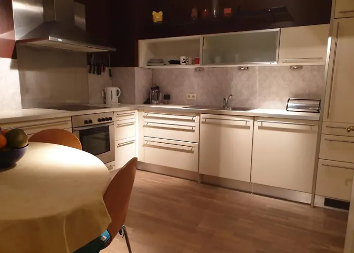 Appartamento Sleeps 6 With Garden & Balcony