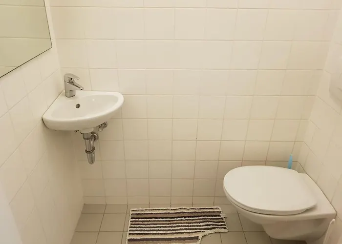 Appartamento Sleeps 6 With Garden & Balcony Vienna