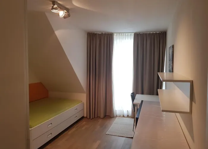 Sleeps 6 With Garden & Balcony